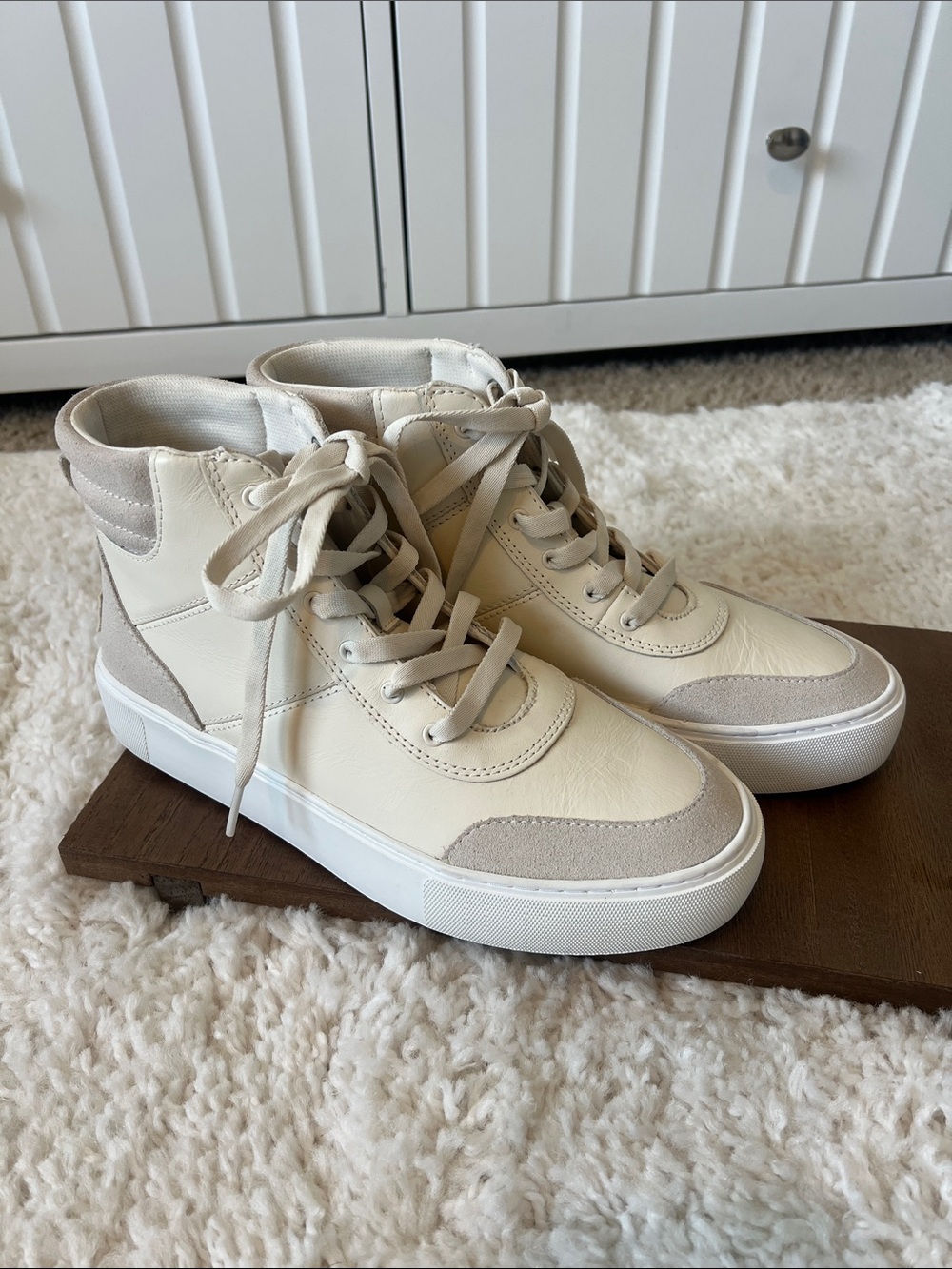 Ugg Australia Women's Zilo High II Sneaker Size 8.5 NEW without box